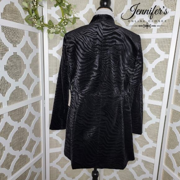 Chico's NWT Black Crushed Velvet Embossed Zebra Print Longline Jacket Size 8/10 - Picture 7 of 12
